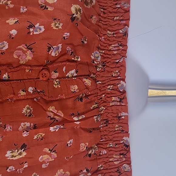 Lightweight Floral Ruffle Top - Picture 4 of 5